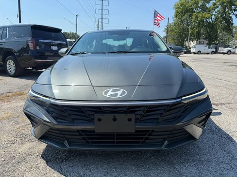 Used 2024 Hyundai Elantra SEL FWD image 9