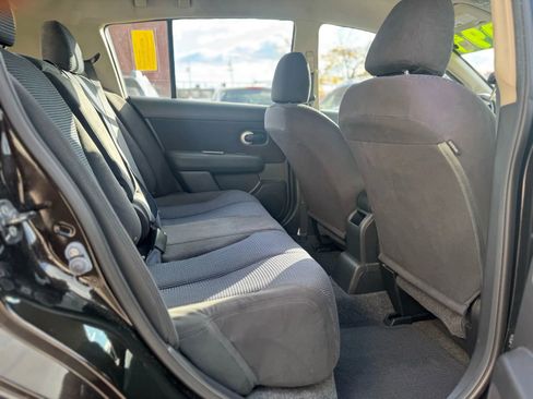 Used 2011 Nissan Versa Hatchback w/ Premium Pkg FWD image 10