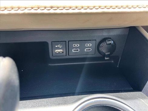 Used 2022 Toyota Highlander XLE FWD image 26