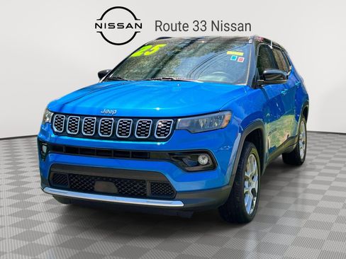 Used 2025 Jeep Compass Limited AWD/4WD image 2