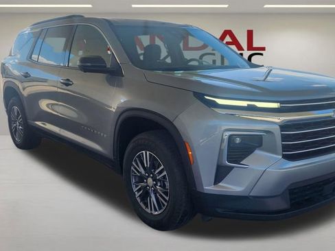 Used 2024 Chevrolet Traverse LT FWD image 6