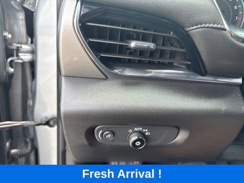 Used 2023 Chevrolet Traverse LT FWD image 10