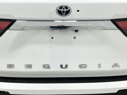 Used 2023 Toyota Sequoia Limited image 40