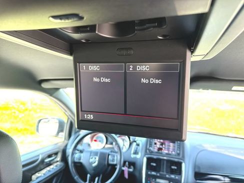 Used 2016 Dodge Grand Caravan SXT FWD image 34