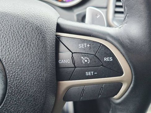 Used 2014 Jeep Grand Cherokee Laredo AWD/4WD image 23
