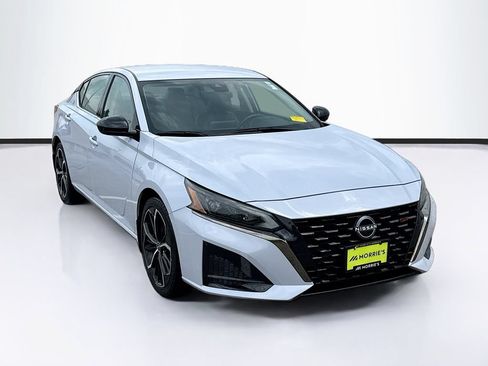 Used 2025 Nissan Altima 2.5 SR FWD image 3