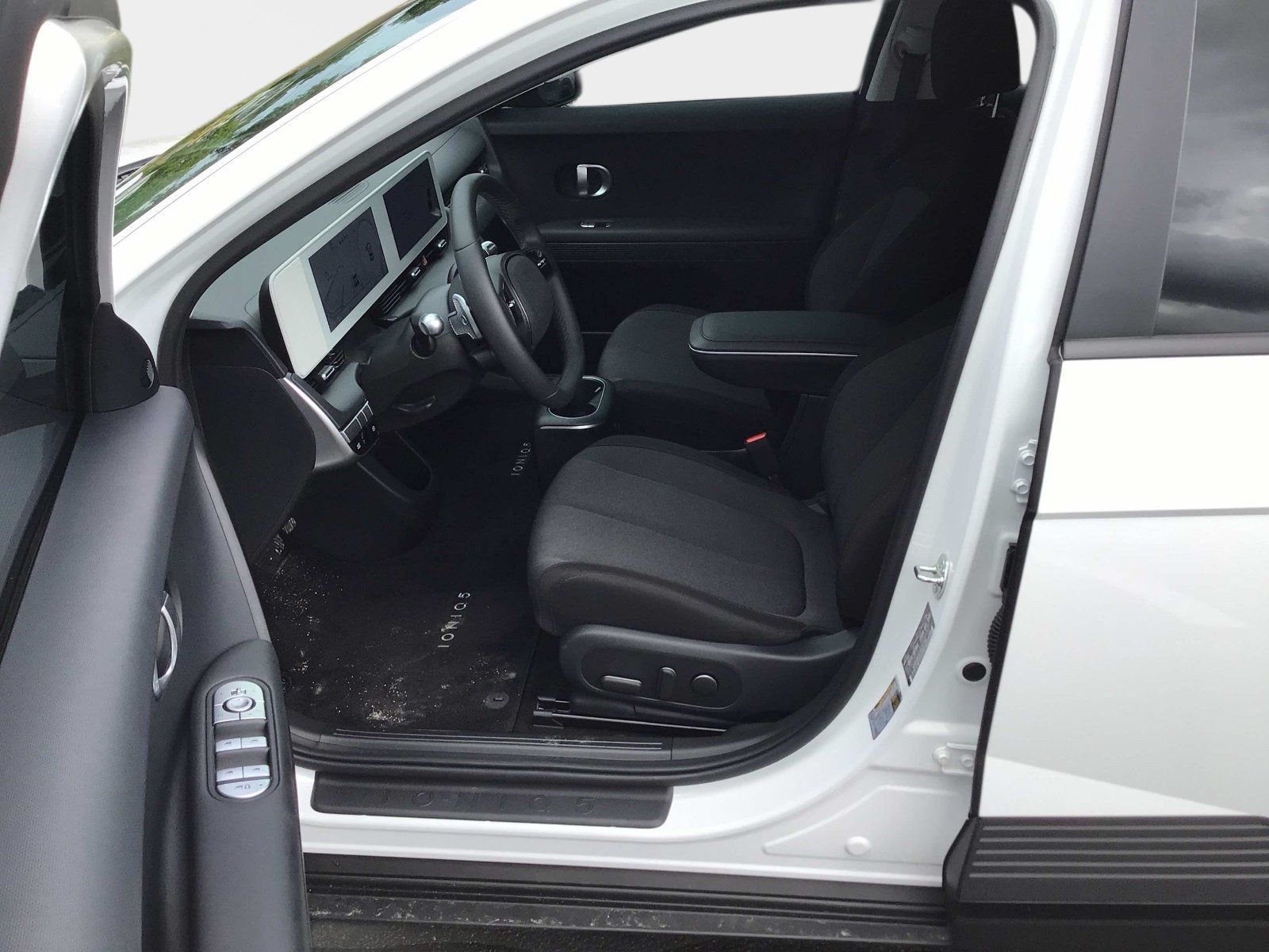 Used 2024 Hyundai Ioniq 5 SE RWD image 9