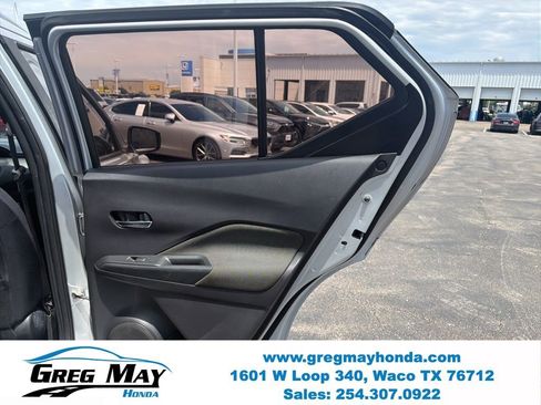 Used 2018 Nissan Kicks SV FWD image 25