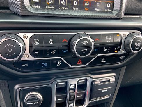 Used 2023 Jeep Wrangler Unlimited Sahara w/ Cold Weather Group AWD/4WD image 30