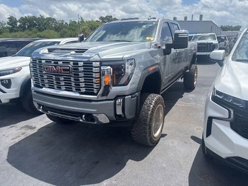 Used 2024 GMC Sierra 2500 Denali w/ Denali Reserve Package AWD/4WD image 1