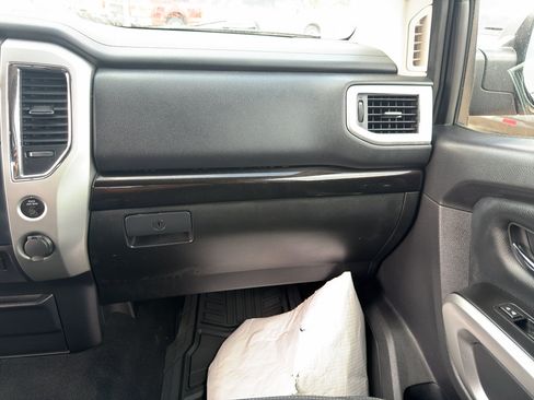 Used 2019 Nissan Titan SV AWD/4WD image 36
