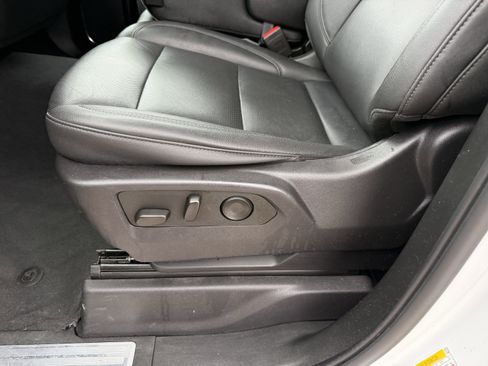 Used 2024 GMC Sierra 1500 SLT image 27