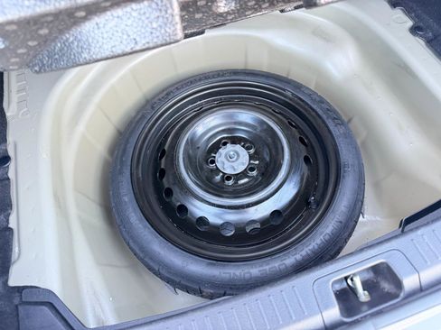 Used 2021 Toyota Corolla LE image 31