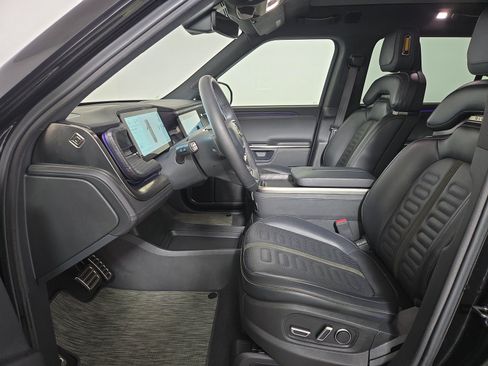 Used 2024 Rivian R1S Adventure AWD/4WD image 20