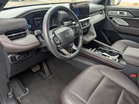 Used 2025 Ford Explorer Platinum w/ LUX Leather Package image 16