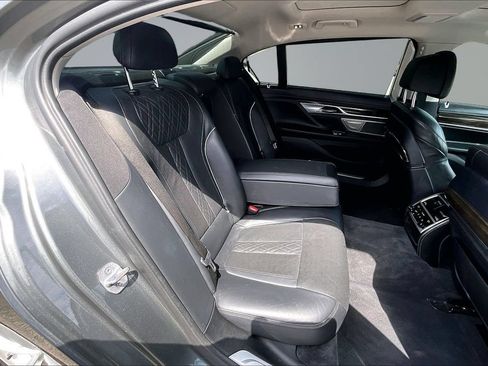 Used 2018 BMW 750i xDrive AWD/4WD image 14