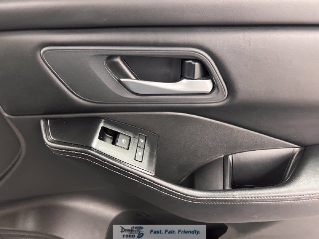 Used 2025 Nissan Rogue SV FWD image 36