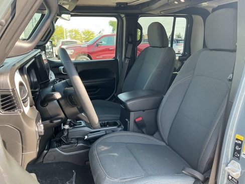 Certified 2024 Jeep Gladiator Sport AWD/4WD image 11