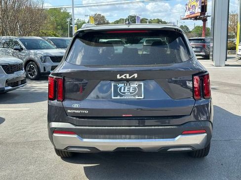 New 2026 Kia Sorento S image 4