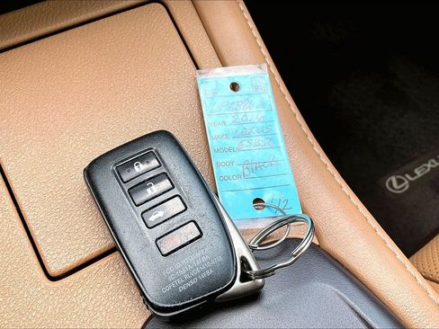 Used 2016 Lexus ES 350 w/ Premium Package w/Wood Trim FWD image 10