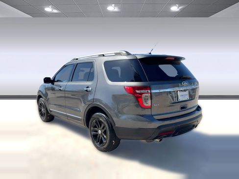 Used 2015 Ford Explorer XLT w/ Equipment Group 202A image 3