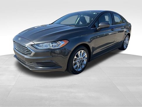 Used 2017 Ford Fusion SE w/ Fusion SE Technology Package image 11
