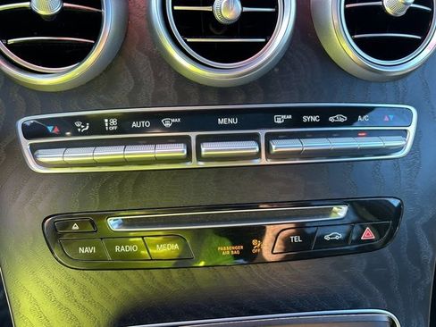 Used 2018 Mercedes-Benz GLC 300 4MATIC image 18