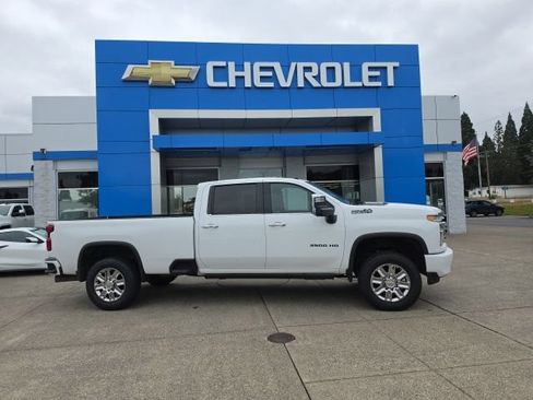 Used 2022 Chevrolet Silverado 3500 High Country w/ Z71 Off-Road Package AWD/4WD image 2