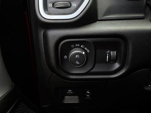 Used 2020 RAM 1500 Big Horn AWD/4WD image 24