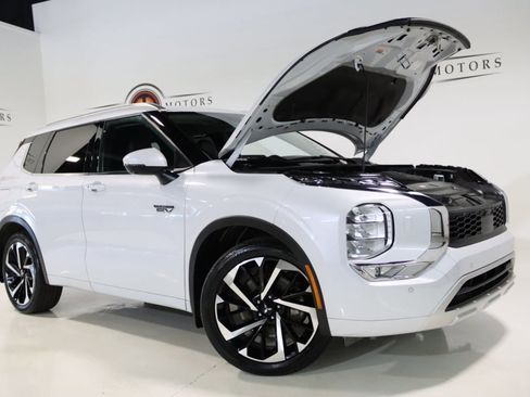 Used 2024 Mitsubishi Outlander 4WD Plug-In Hybrid image 33