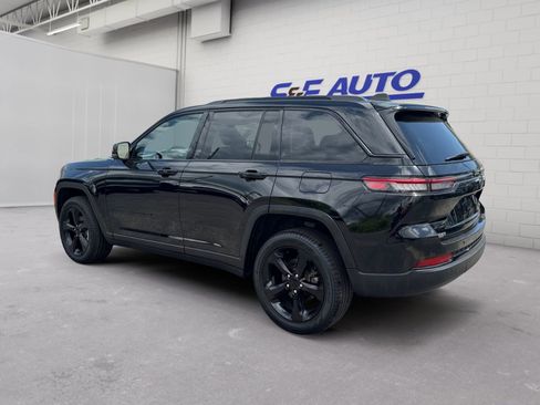Used 2023 Jeep Grand Cherokee L Limited AWD/4WD image 3