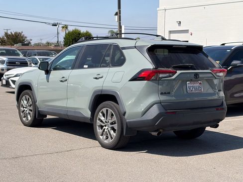 Used 2022 Toyota RAV4 XLE Premium FWD image 4