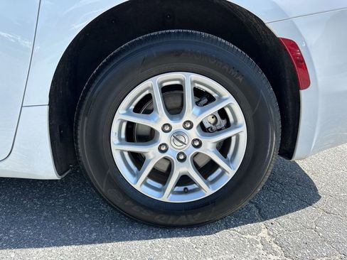 Used 2023 Chrysler Voyager LX image 29