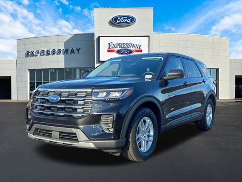 New 2026 Ford Explorer Active image 2