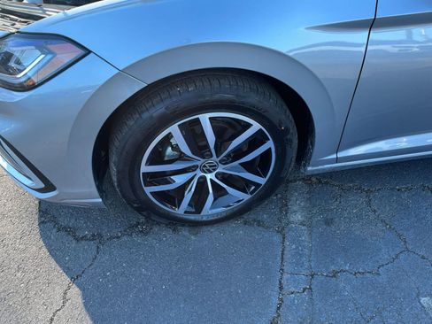 Used 2025 Volkswagen Jetta SE image 30