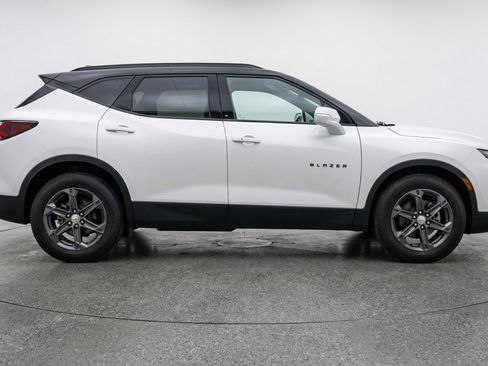 Used 2025 Chevrolet Blazer LT FWD image 11