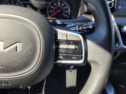 Used 2022 Kia Sorento LX image 32