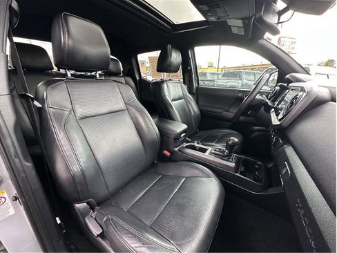Used 2019 Toyota Tacoma TRD Sport image 15