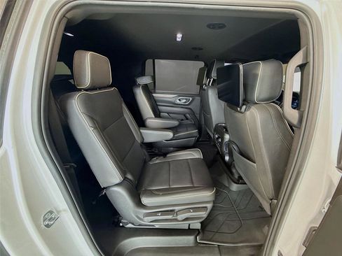 Used 2024 Chevrolet Suburban Premier w/ Advanced Technology Package AWD/4WD image 26