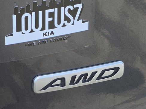 Used 2022 Kia Telluride S image 6