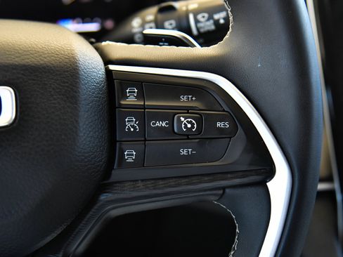 Used 2023 Jeep Grand Cherokee L Laredo AWD/4WD image 30