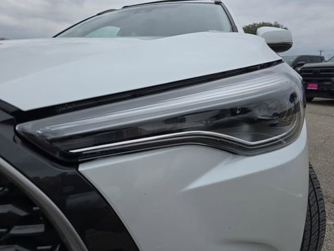 Used 2022 Toyota Corolla Cross XLE image 30