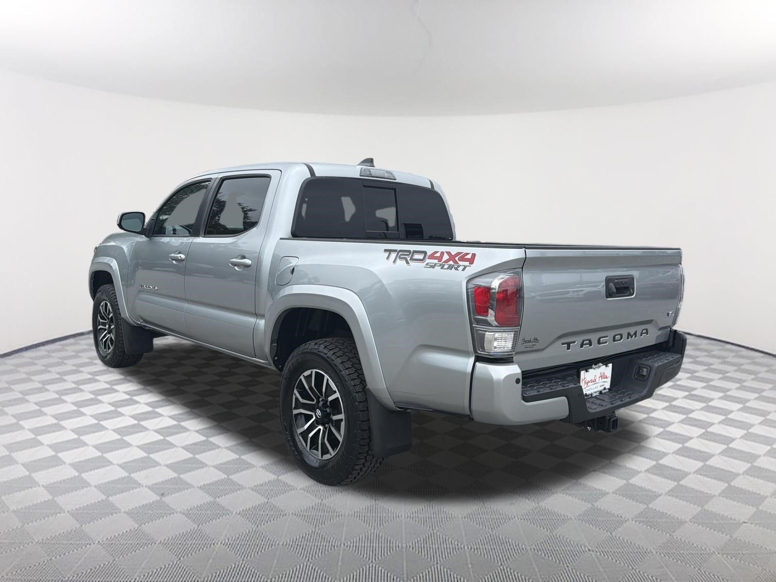 Used 2022 Toyota Tacoma TRD Sport w/ TRD Premium Sport Package AWD/4WD image 8