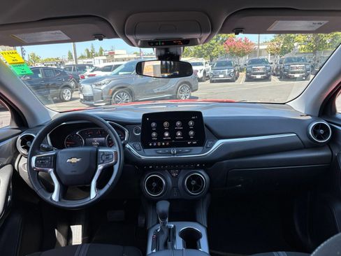 Used 2025 Chevrolet Blazer LT FWD image 35