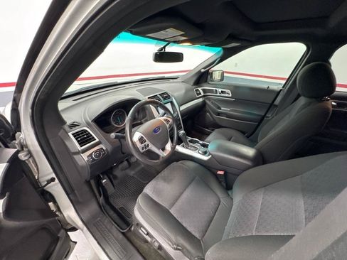 Used 2015 Ford Explorer XLT w/ Equipment Group 201A AWD/4WD image 10