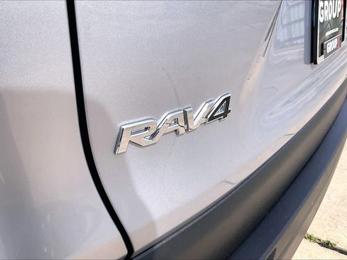 Used 2025 Toyota RAV4 XLE FWD image 10