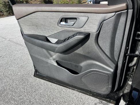 Certified 2023 Nissan Rogue SV image 15