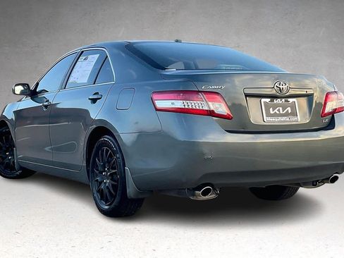Used 2010 Toyota Camry LE image 4