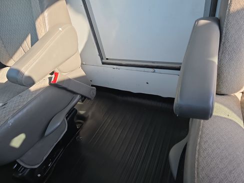 Used 2018 Chevrolet Express 3500 w/ Power Convenience Package image 16