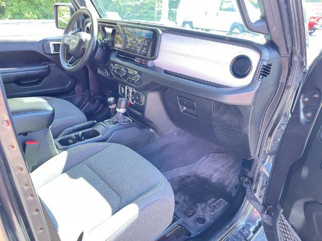Used 2024 Jeep Wrangler Unlimited w/ Convenience Group AWD/4WD image 28